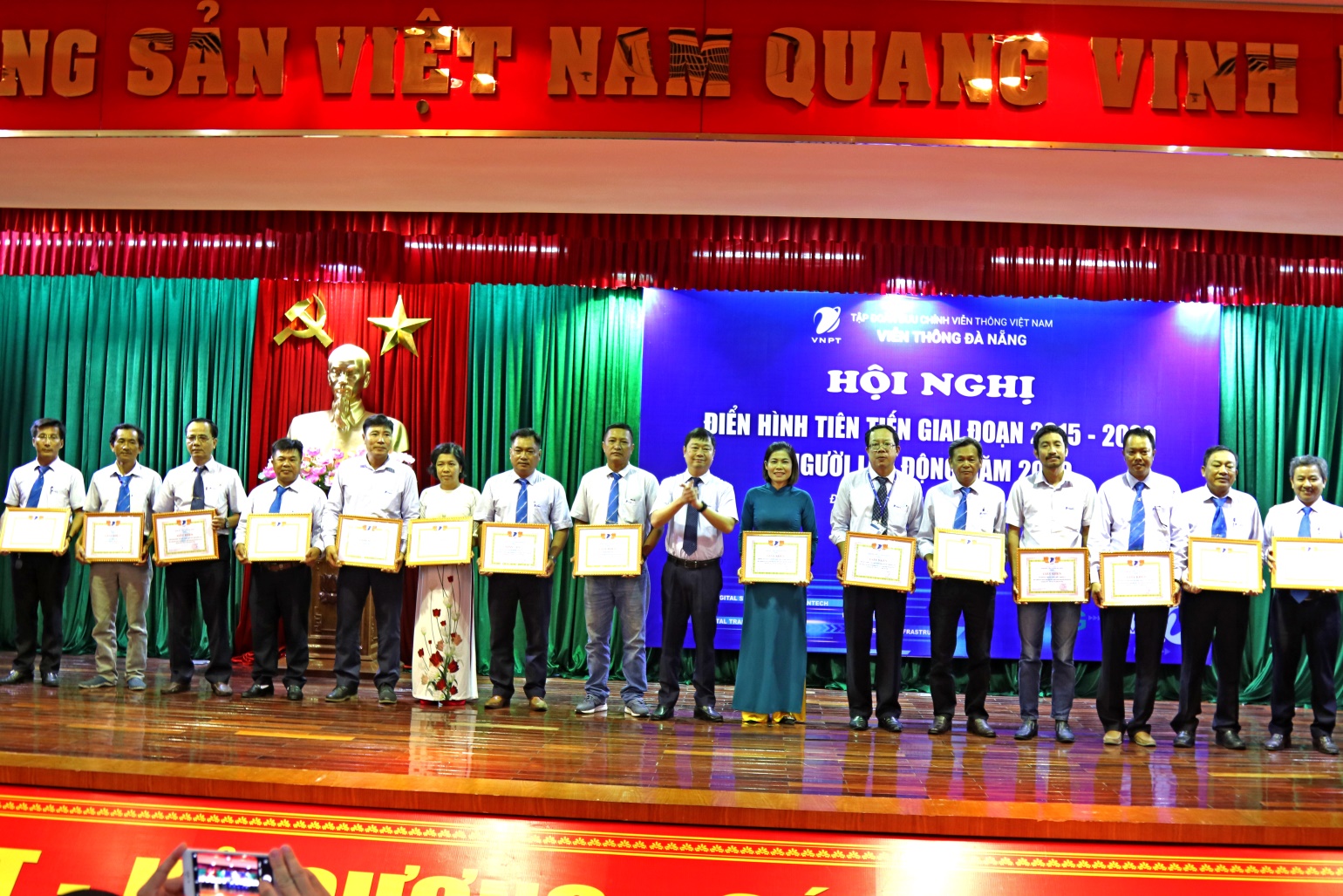 VNPT Đà Nẵng tổ chức Hội nghị người lao động năm 2020 và tôn vinh điển hình tiên tiến giai đoạn 2015 - 2020 VNPT Đà Nẵng tổ chức Hội nghị người lao động năm 2020 và tôn vinh điển hình tiên tiến giai đoạn 2015 - 2020